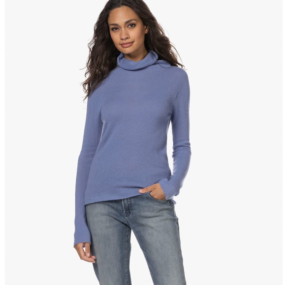 EUC Cashmere Turtleneck Sweater , soft blue purple , SIze Medium